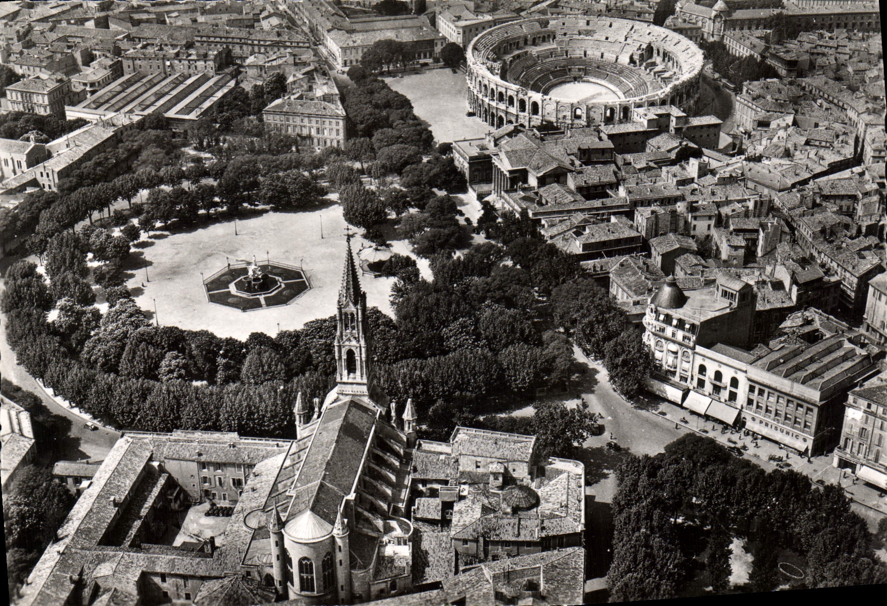 CPSM Nimes Vue Aerienne L'Eglise Ste Perpetue