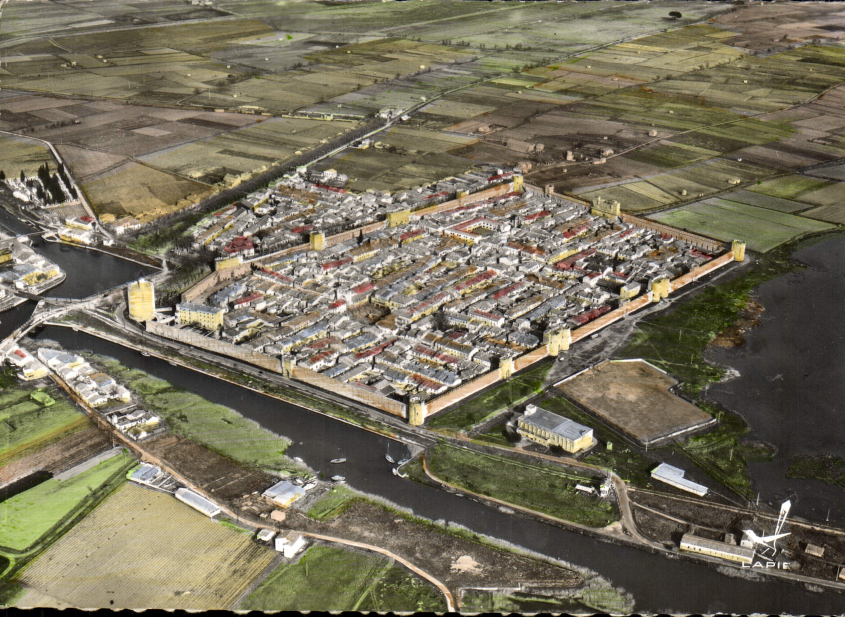CPSM Aigues Mortes Vue Generale