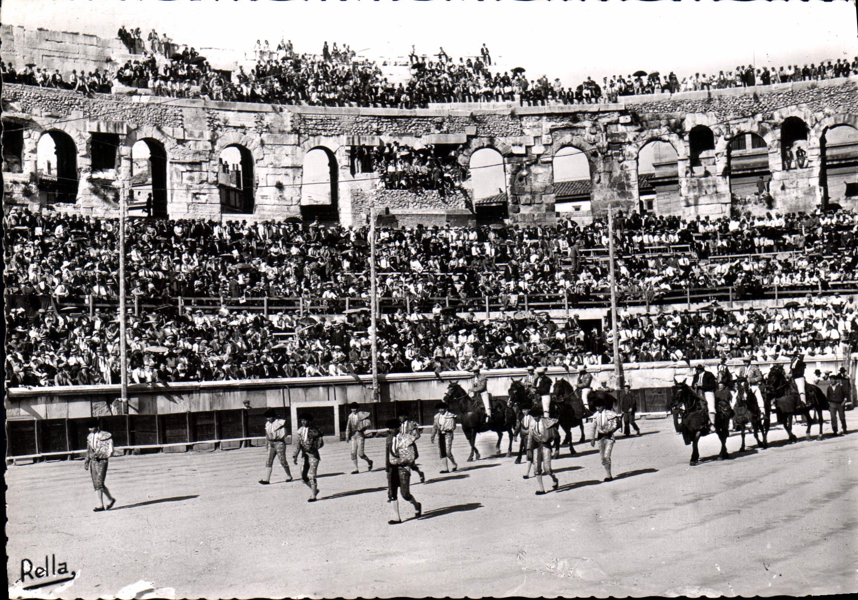 CPSM Nimes Courses De Taureaux Aux Arenes