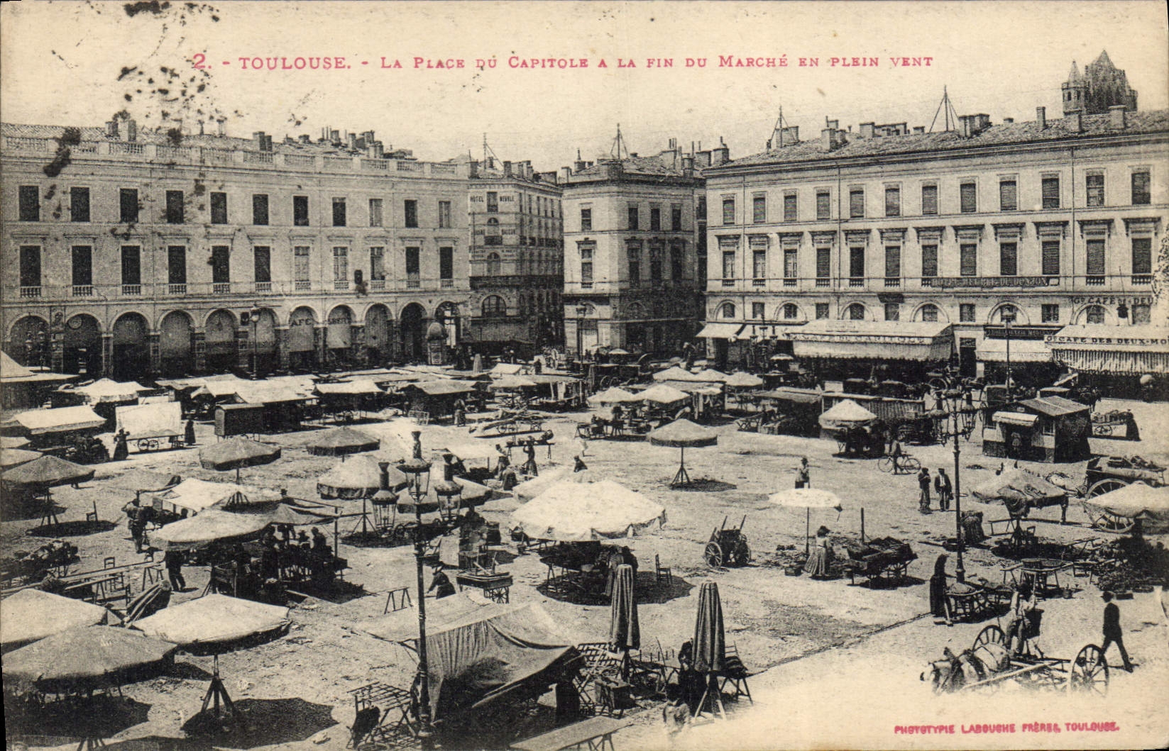 CPA Toulouse La Place Du Capitole A La Pin Du Marche