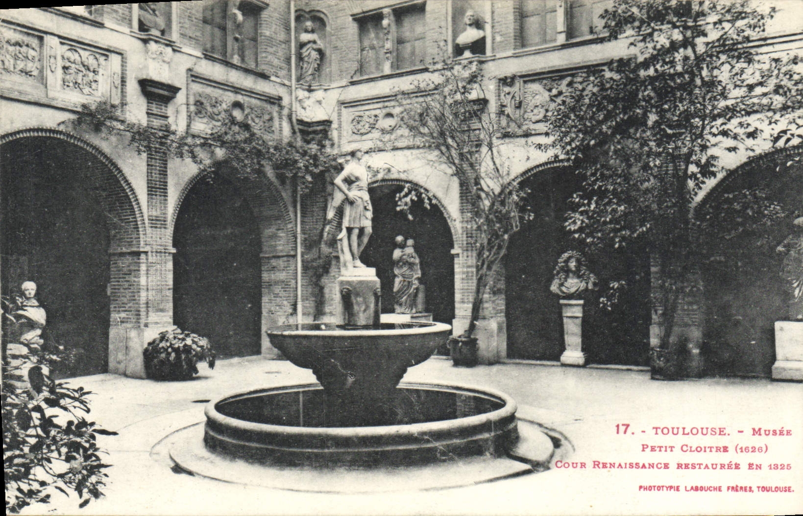 CPA Toulouse Musee Petit Cloitre