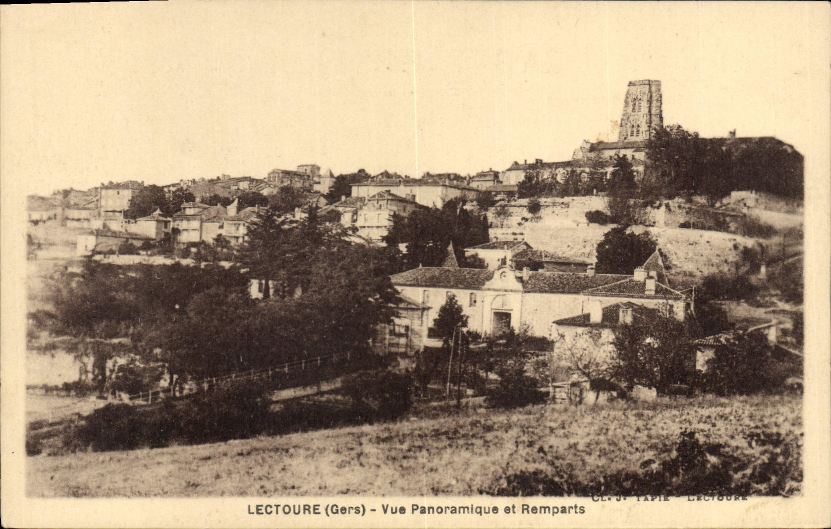 CPA Lectoure Vue Panoramique Et Remparts