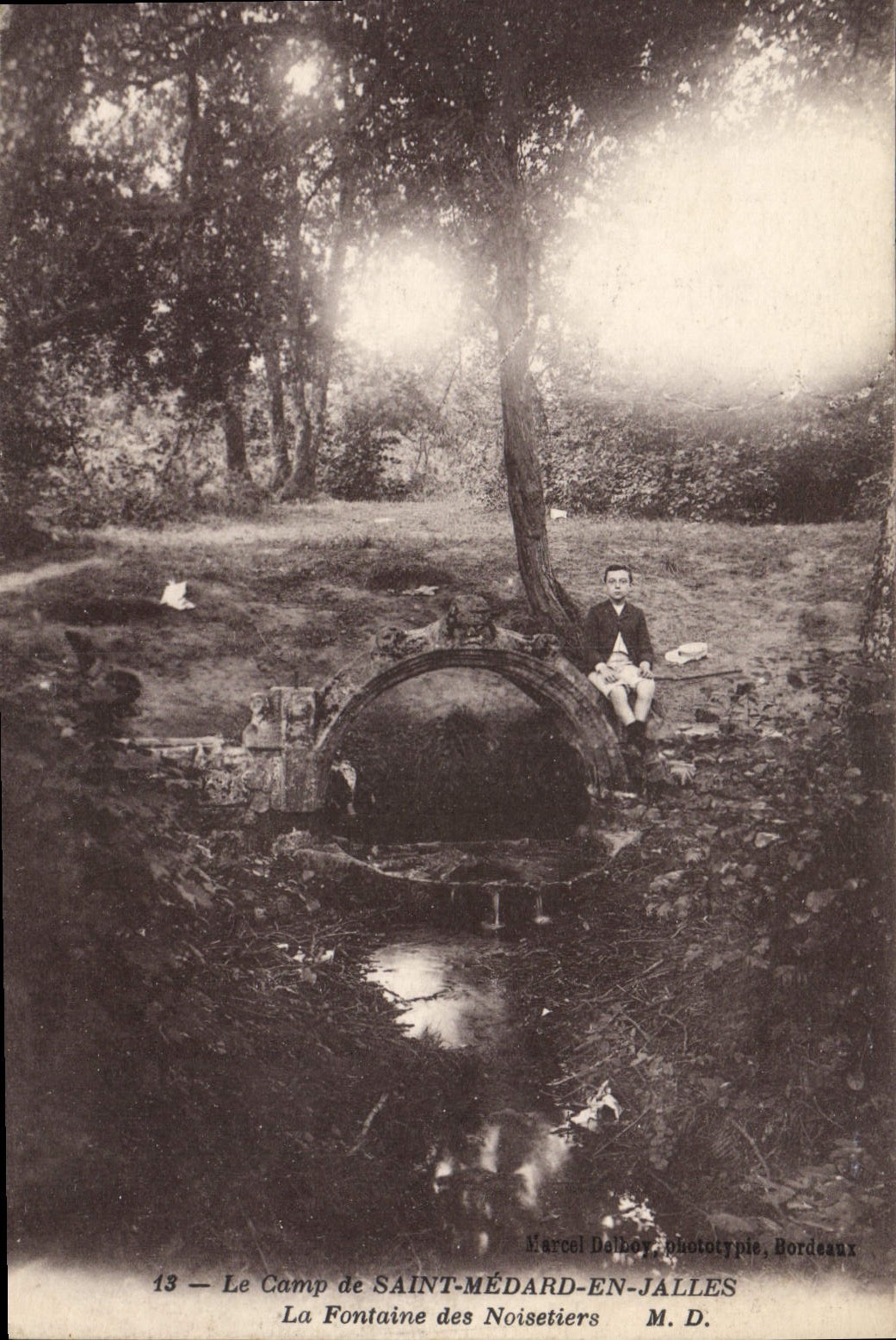 CPA Saint Medard En Jalles La Fontaine Des Noisetiers