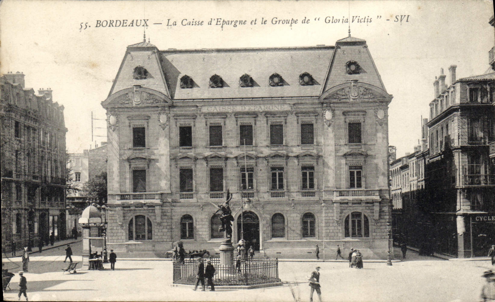 CPA Bordeaux La Caise D'Epargne Et Le Groupe