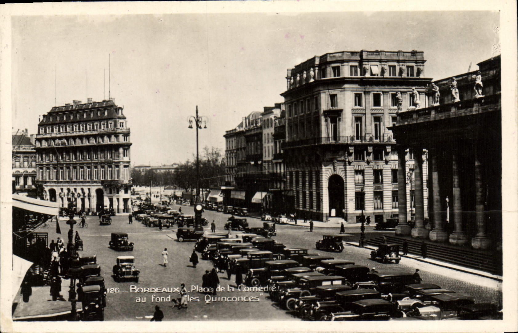 CPA Bordeaux Place De La Au Fond Fles