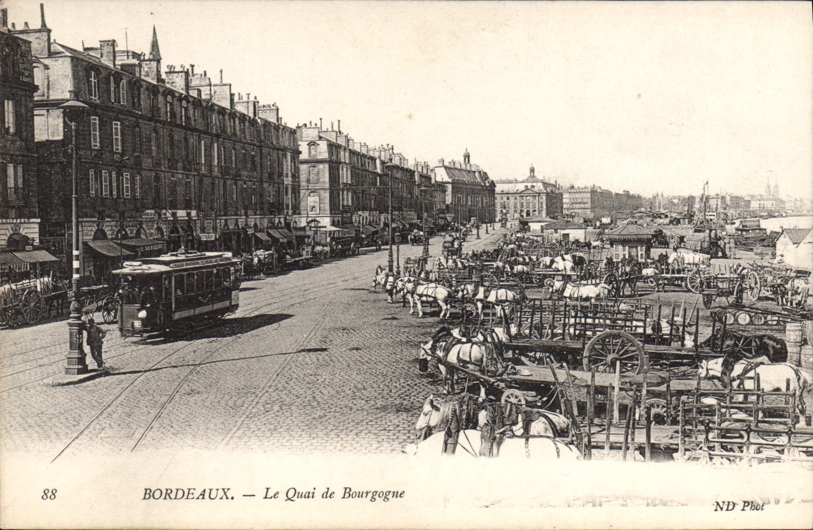 CPA Bordeaux Le Quai De Bourgogne