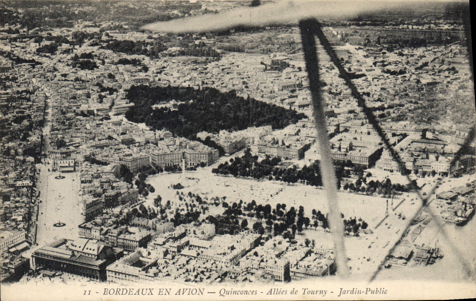 CPA Bordeaux En Avopm Quinconces Allees