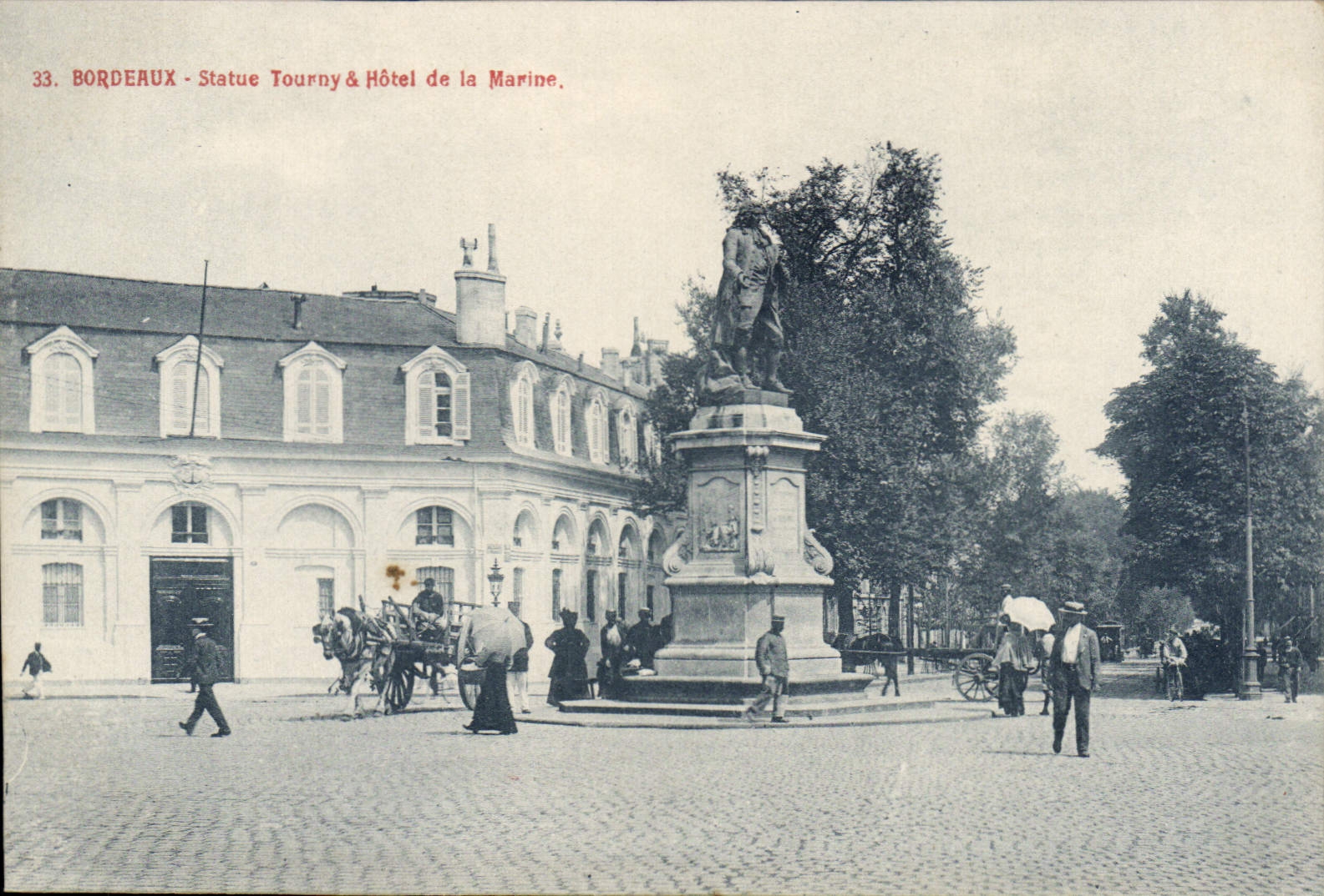 CPA Bordeaux Statue Tourny Hotel De La Marine