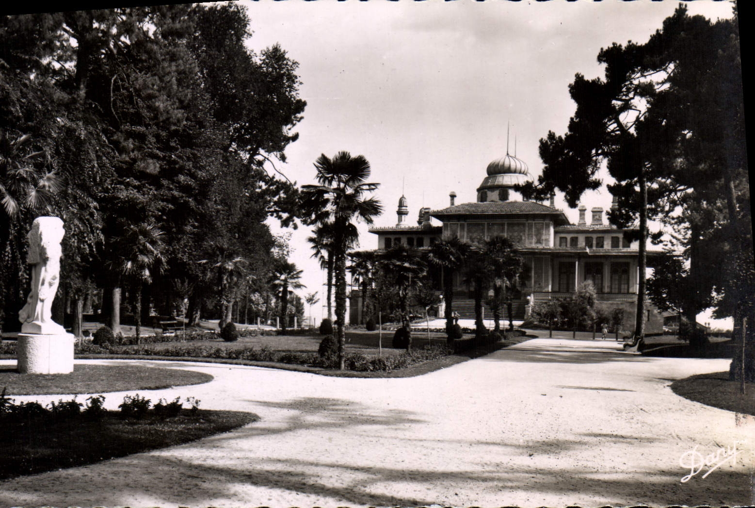 CPA Arcachon Le Casino Mauresque Et Les Jardins