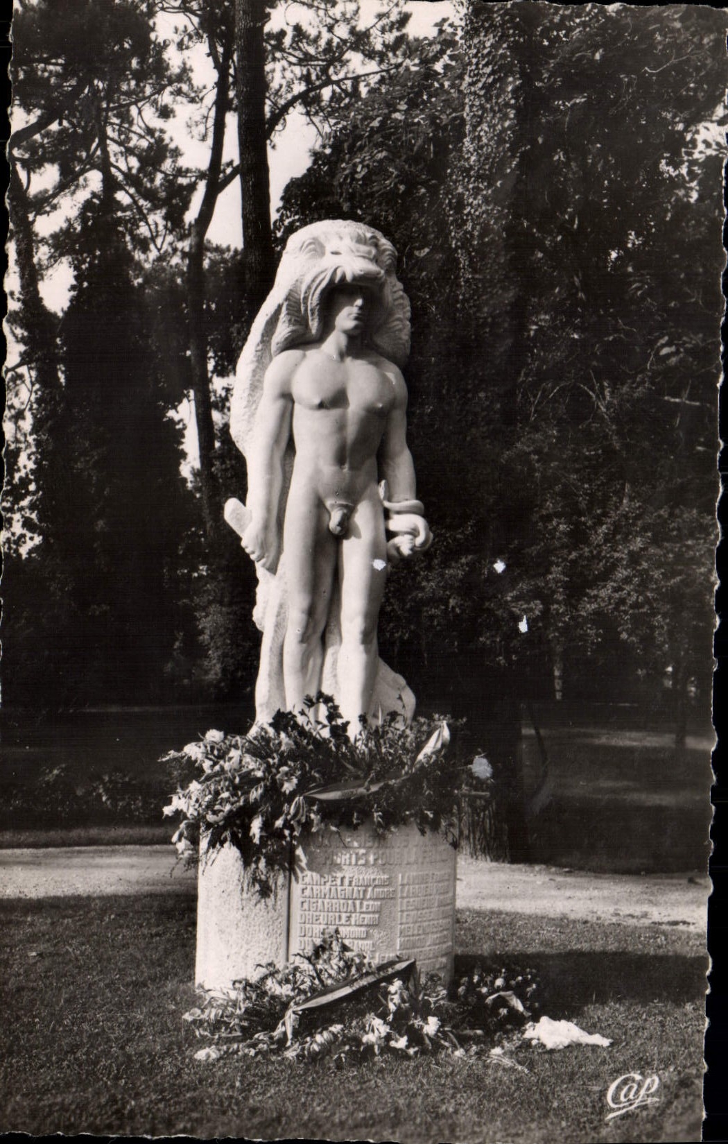 CPA Arcachon Monument De La Resistance