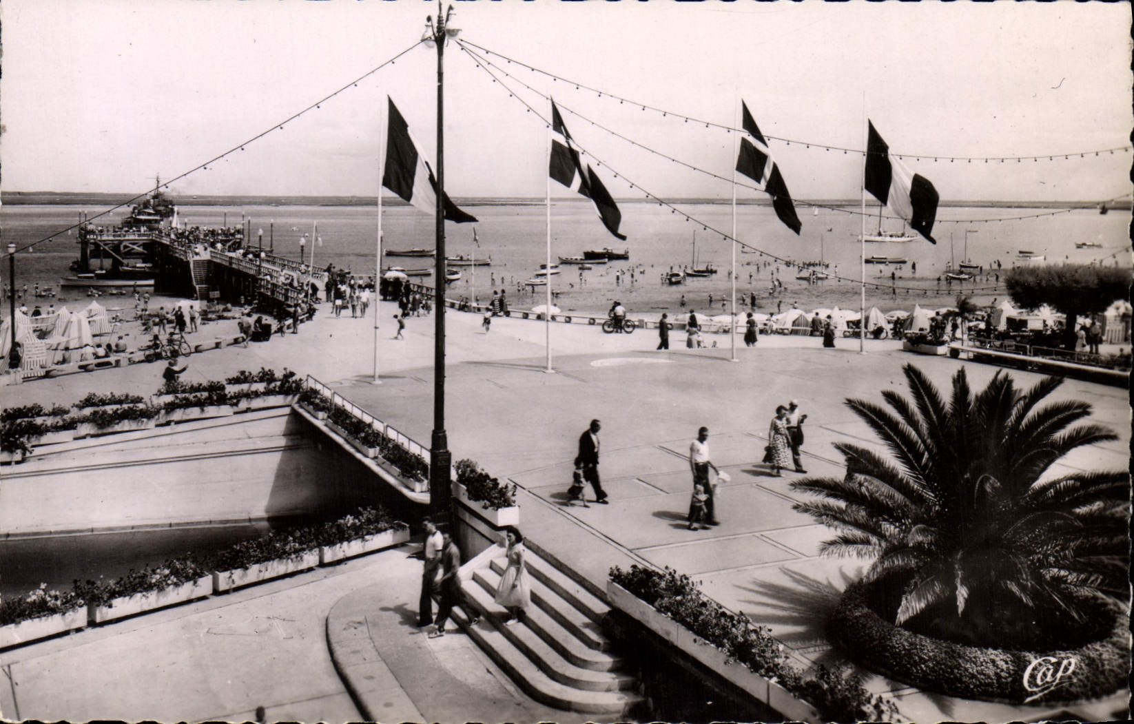 CPA Arcachon La Place Thiers Et Le Souterrain