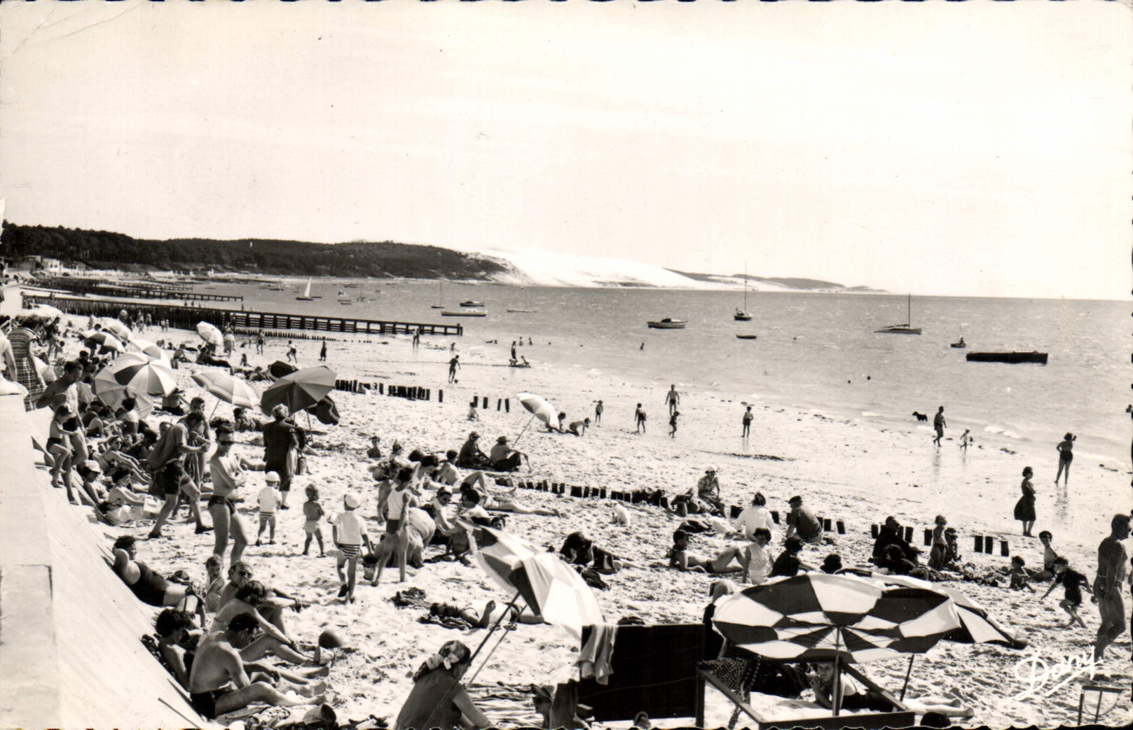 CPA Pyla Sur Mer La Plage Devant La Place Daniel Meller