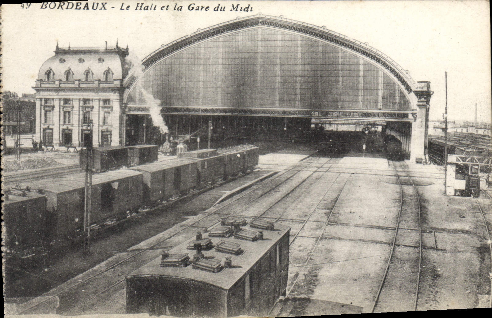 CPA Bordeaux Le Halle Et La Gare Du Midi