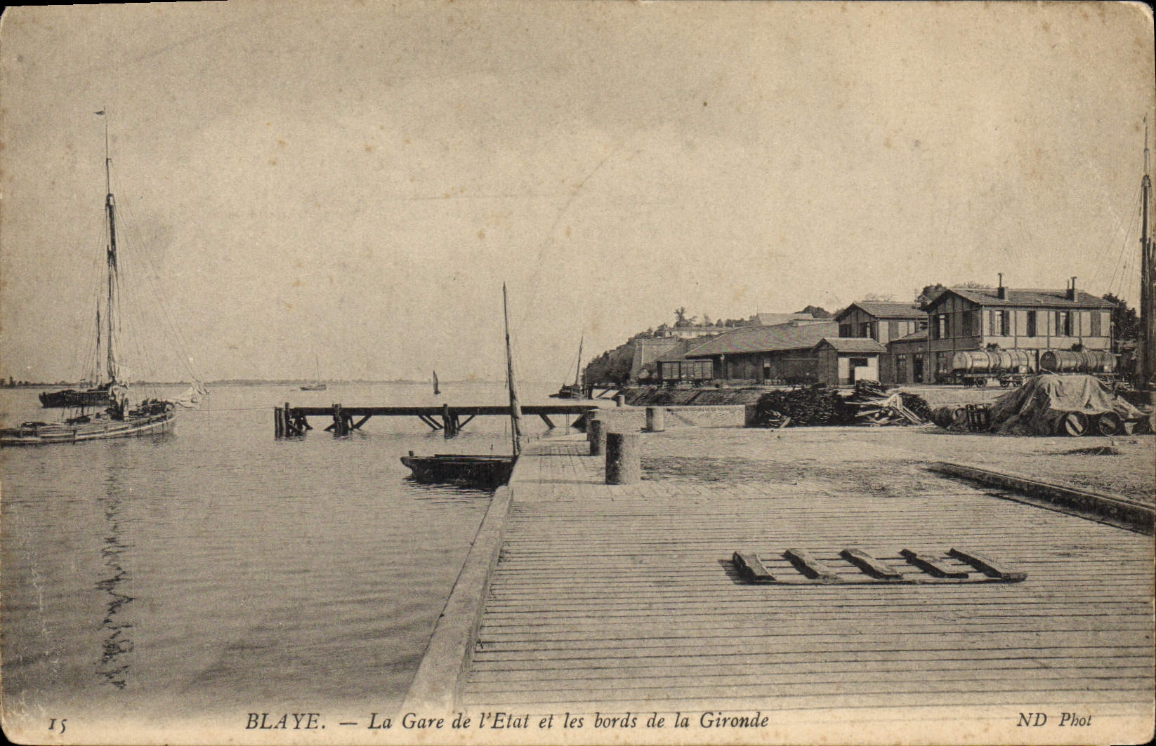 CPA Blaye La Gare De I'Etat Et Les Bords De La Gironde