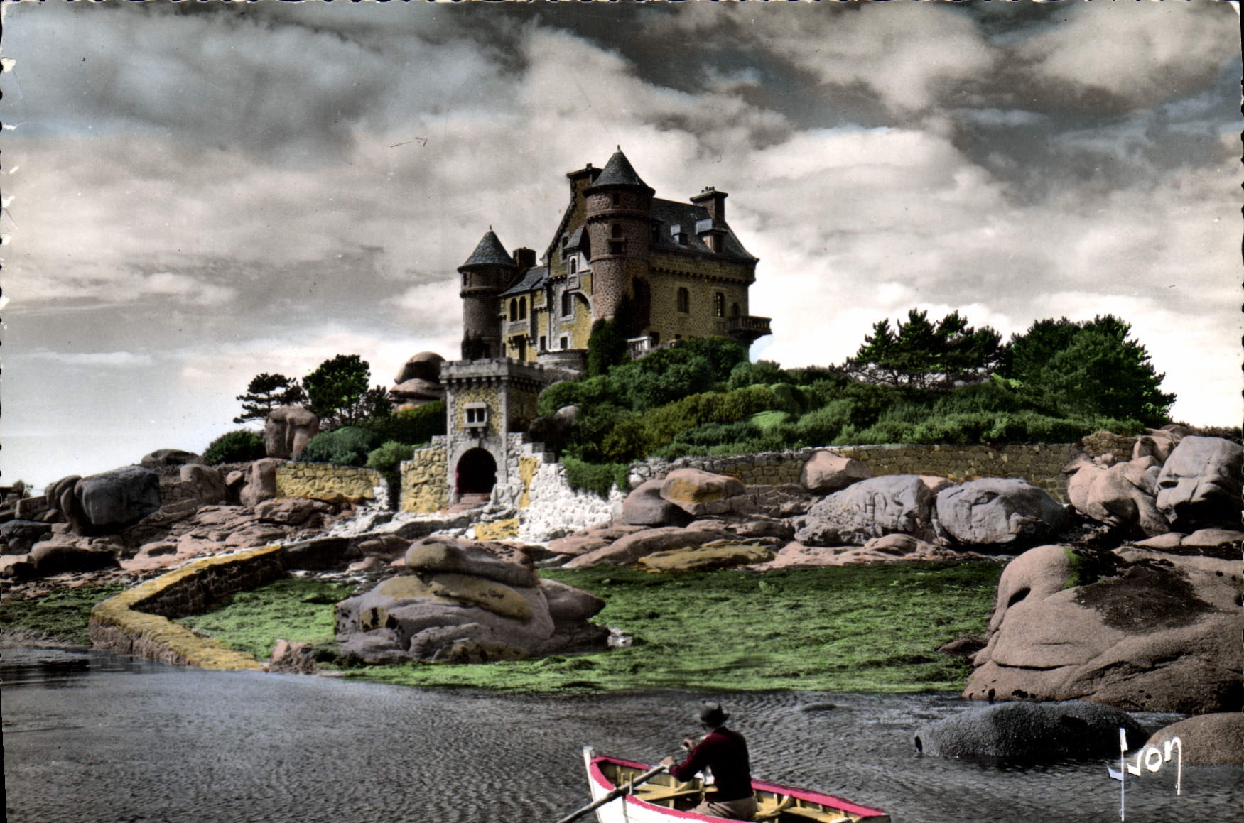 CPSM Ploumanach En Perros Guirec château de Costaeres
