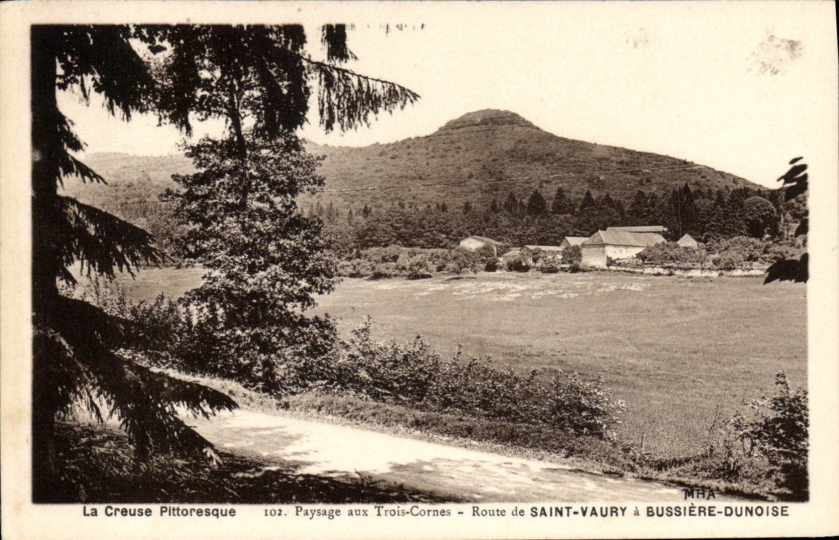 CPA paysage aux trois cornes route de Saint Vaury à Bussiere Dunoise