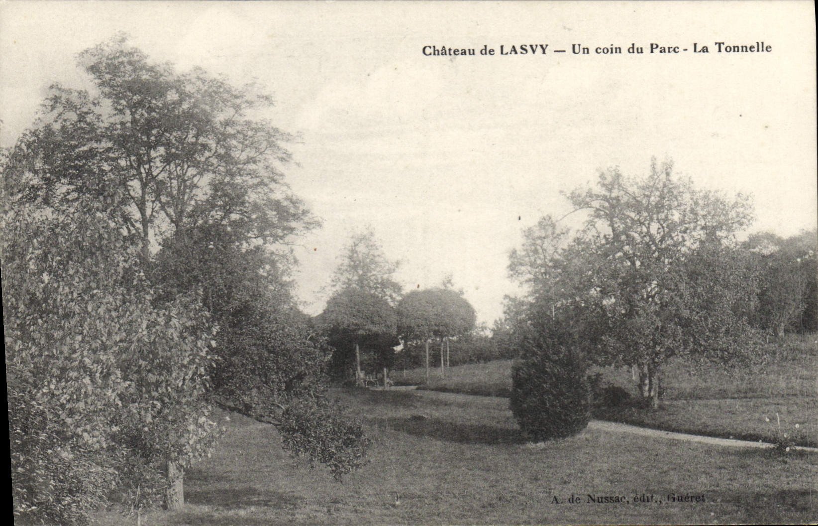 CPA Chateau De Lasvy Un Coin Du Parc la tonnelle