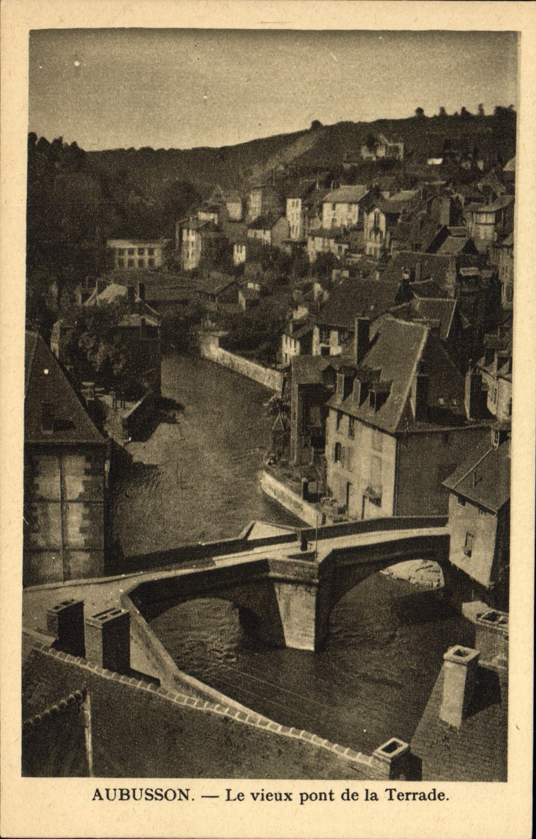 CPA Aubussaon Le Vieux Pont De la Terrade