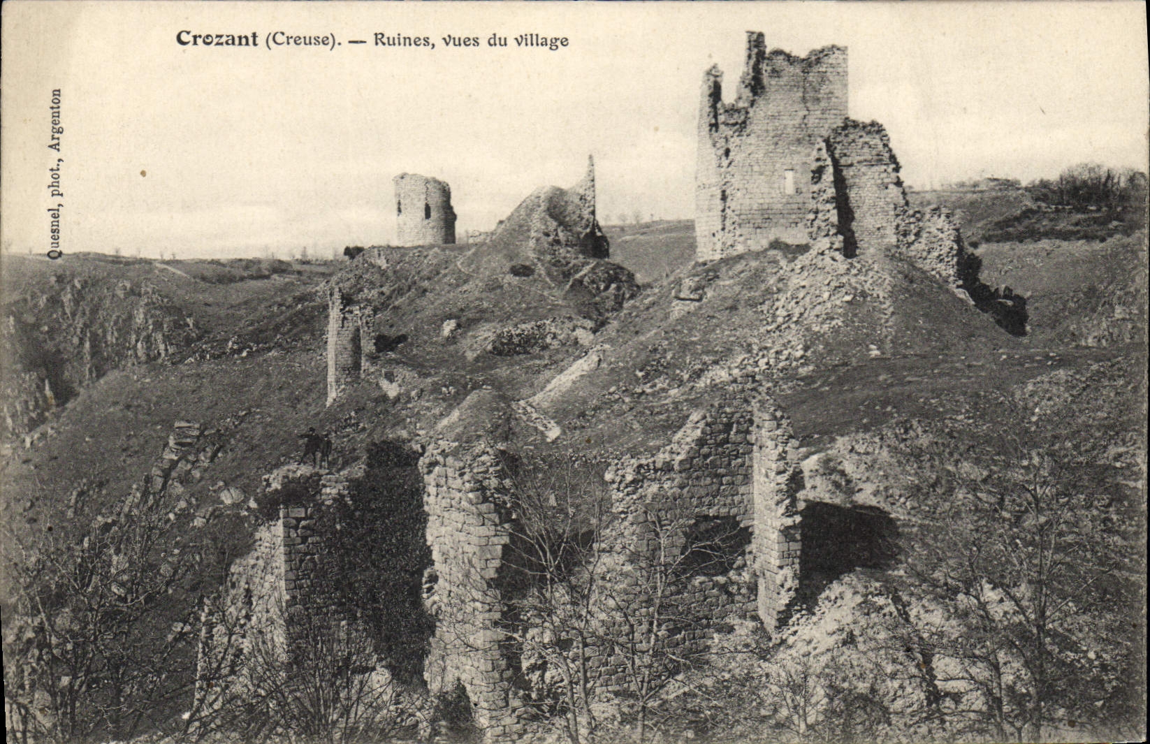 CPA Crozant Ruines Vues Du Village