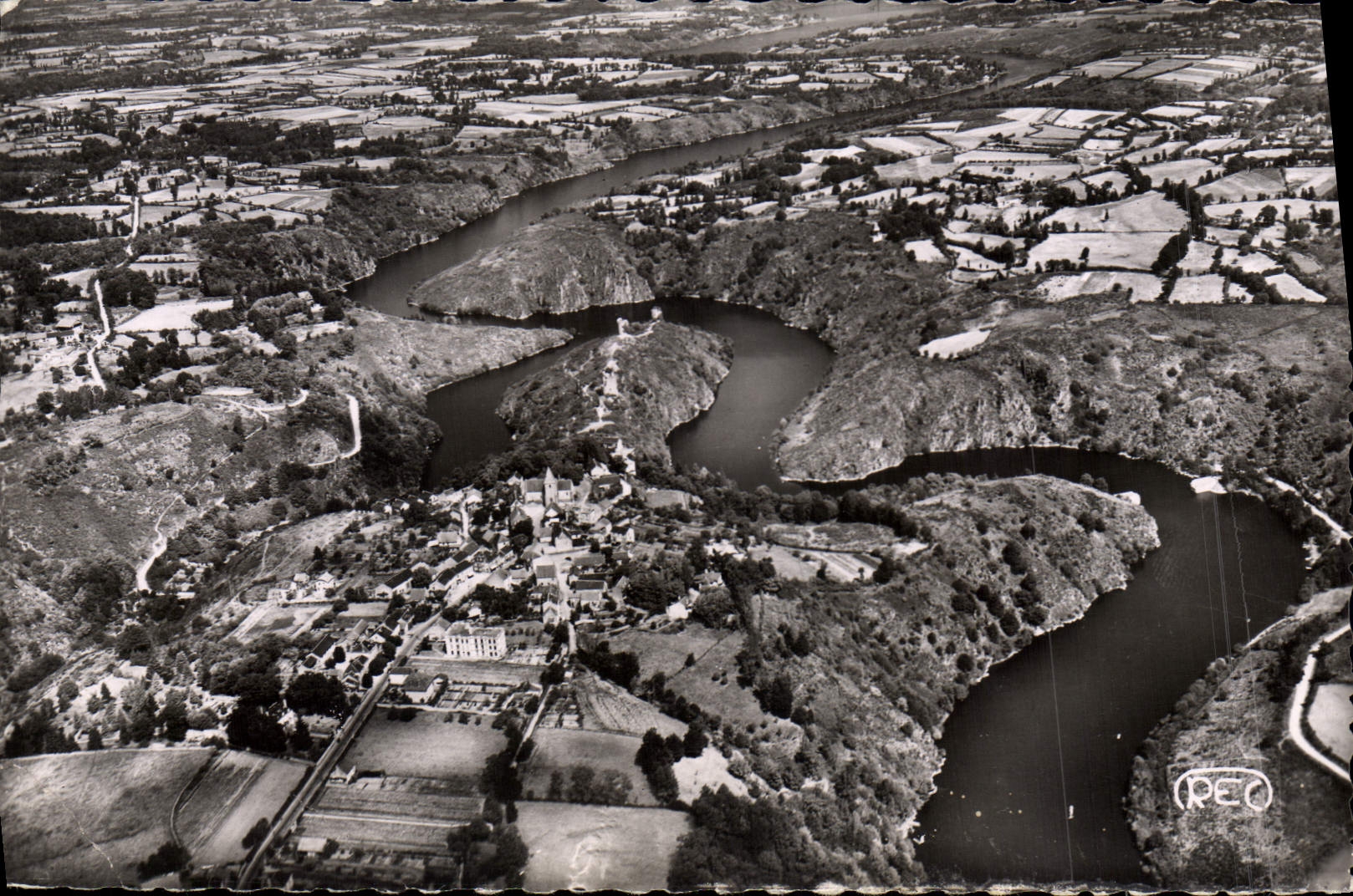 CPA Crozant Le Confluent De La Creuse Et De La Sedelle