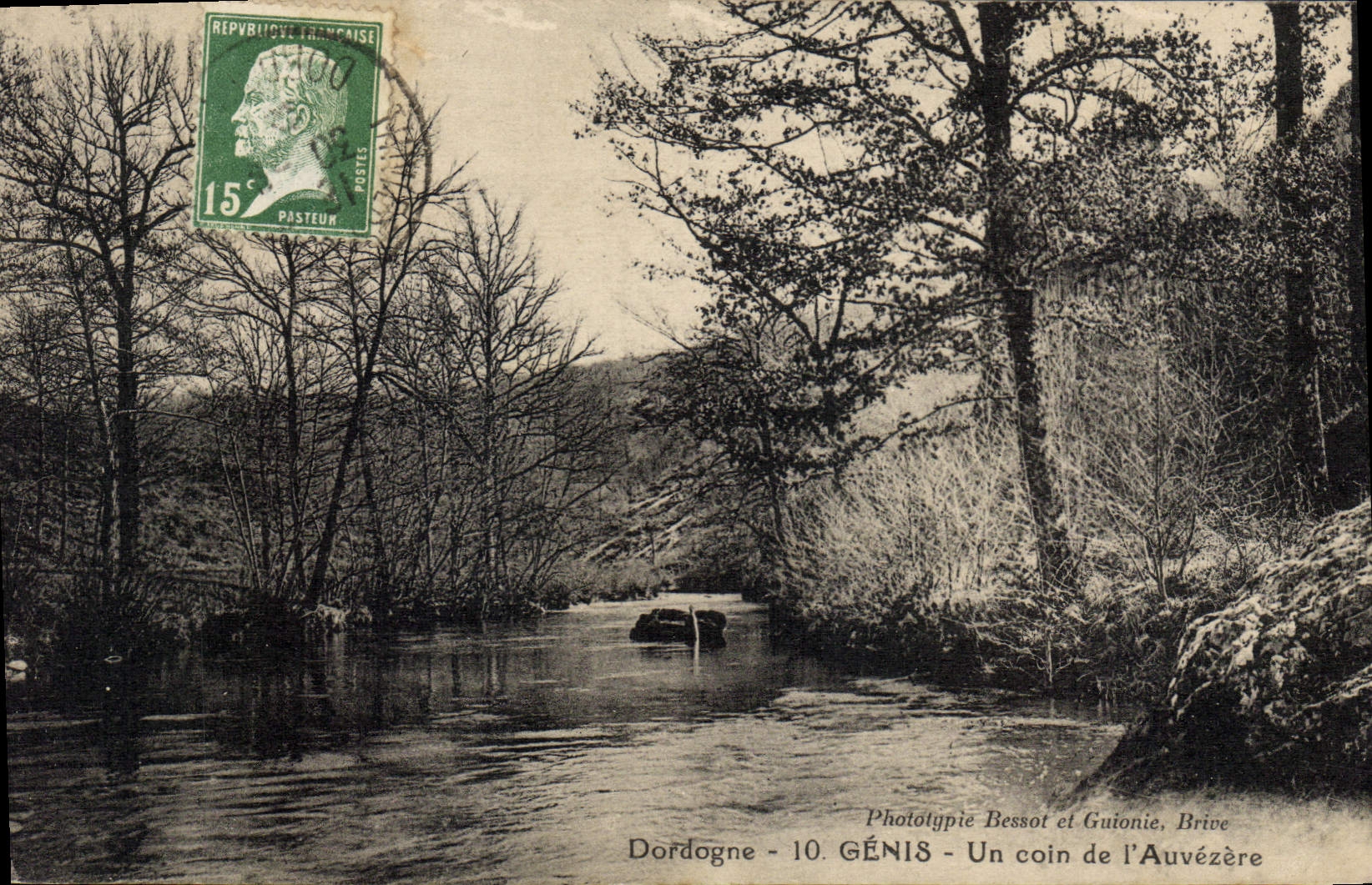 CPA Genis Un Coin De I'Auvezere