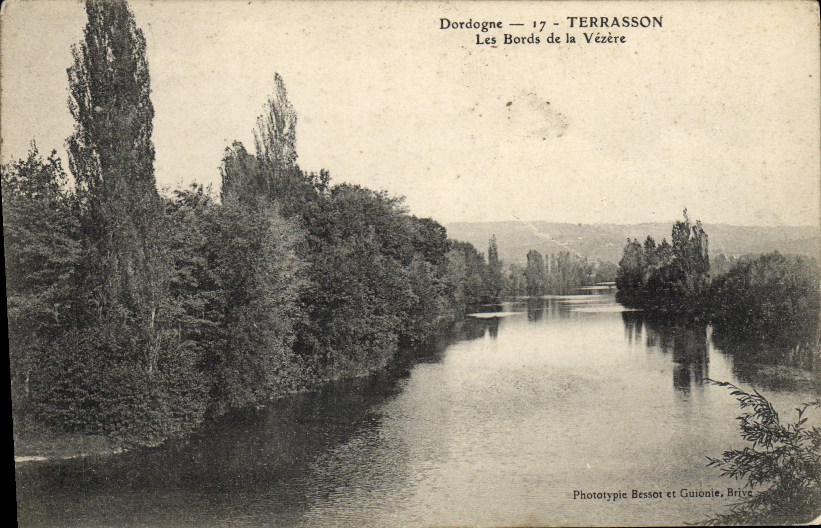 CPA Dordogne Terrasson Les Bords De La Vezere