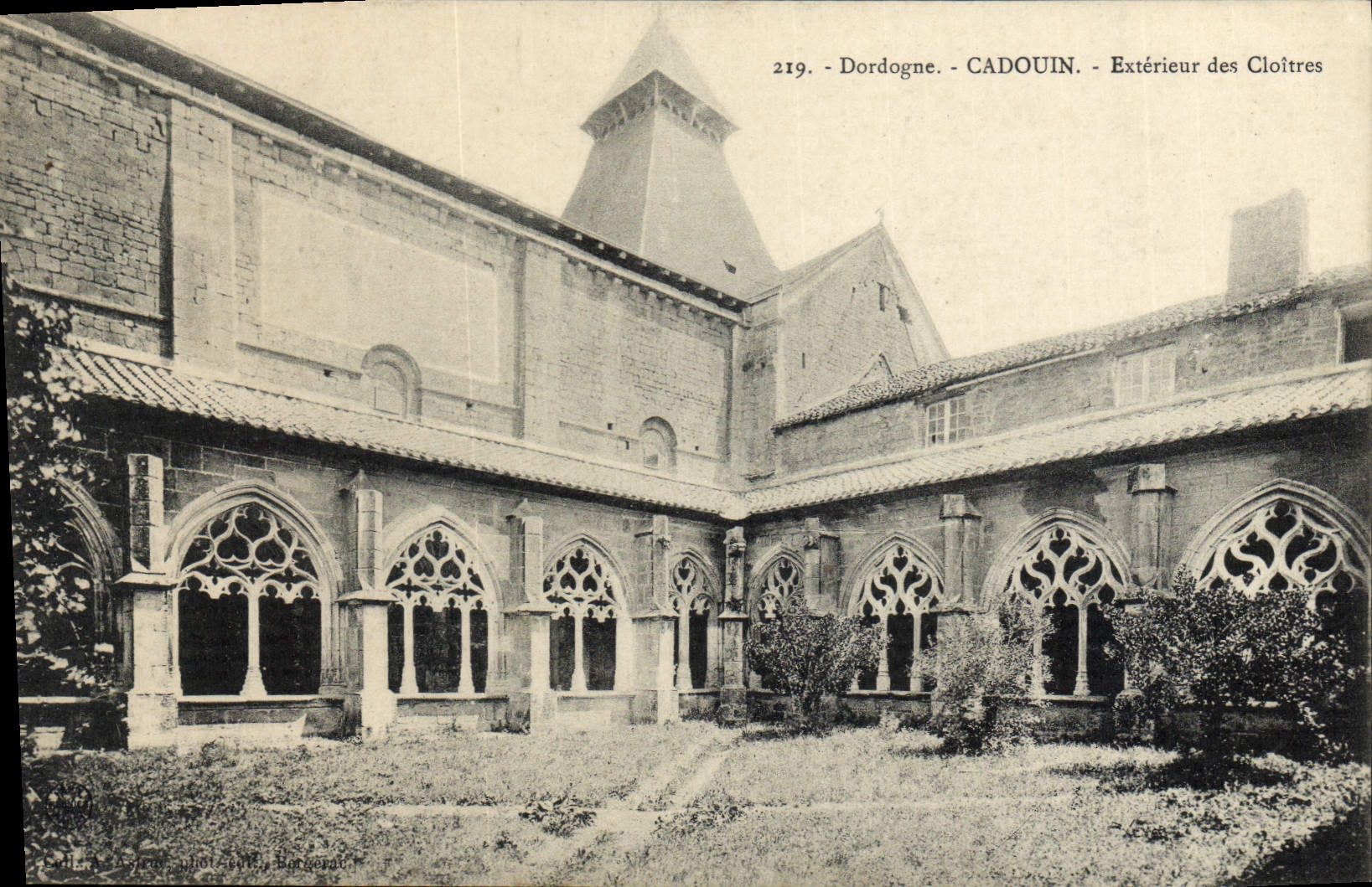 CPA Cadouin Exterieur Des Cloitres