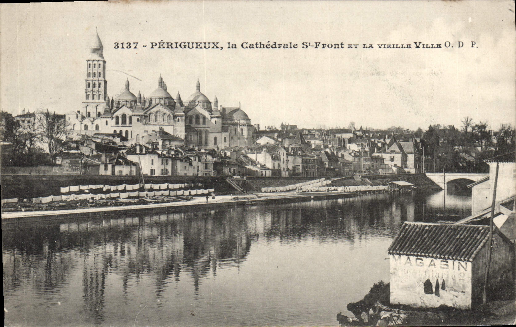 CPA Perigueux La Cathedrale St Front Et La Vieille Ville