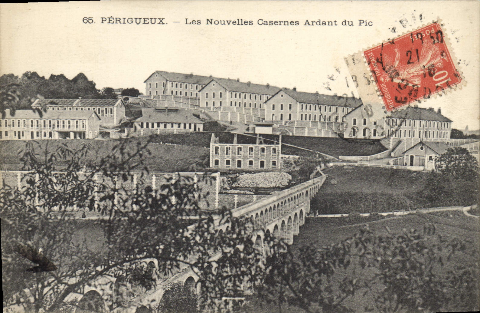 CPA Perigueux Les Nouvelles Casernes Ardant Du