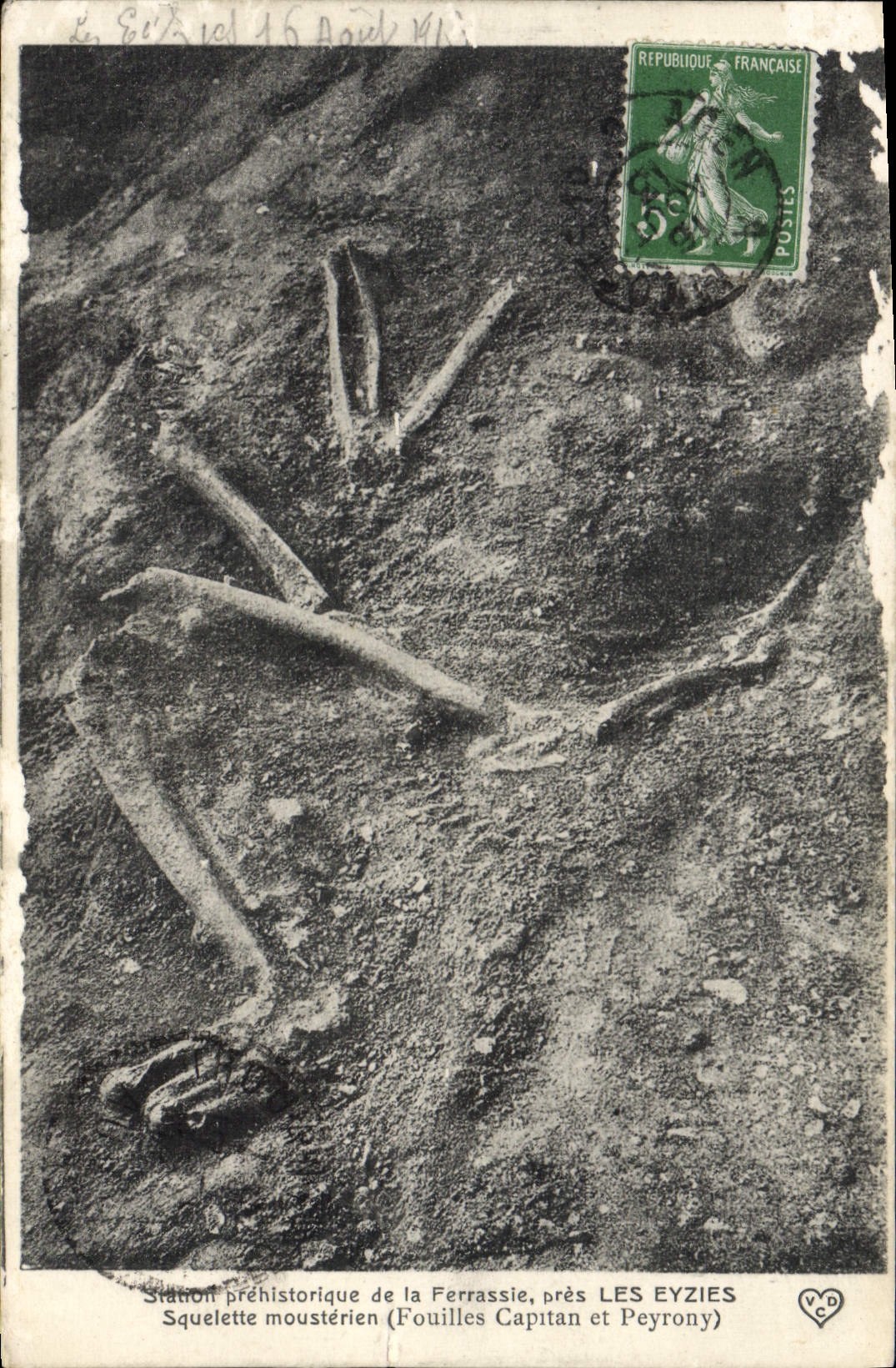 CPA Les Eyzies Squelette Mousterien Capitan Et Peyrony