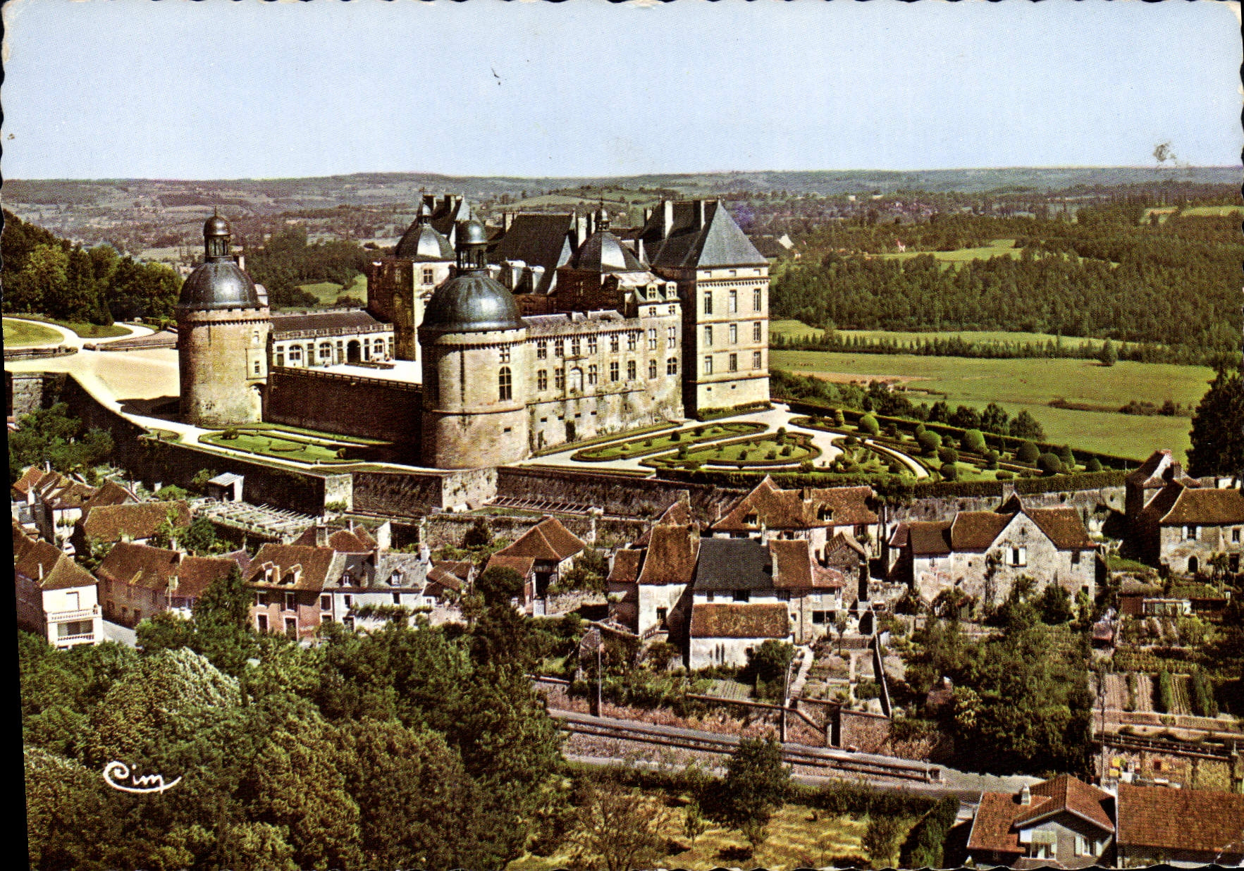 CPSM Vue Aerienne Le Chateau De Hautefort