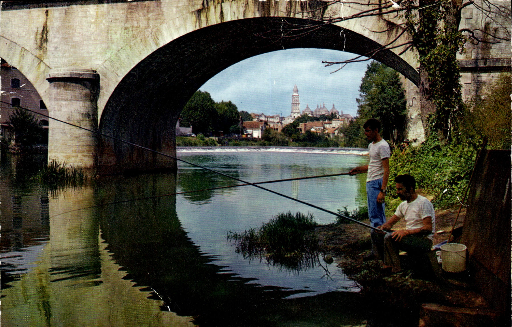 CPSM Perigueux L'Isle Et Vue Generale Sur la Cathedrale Saint Front