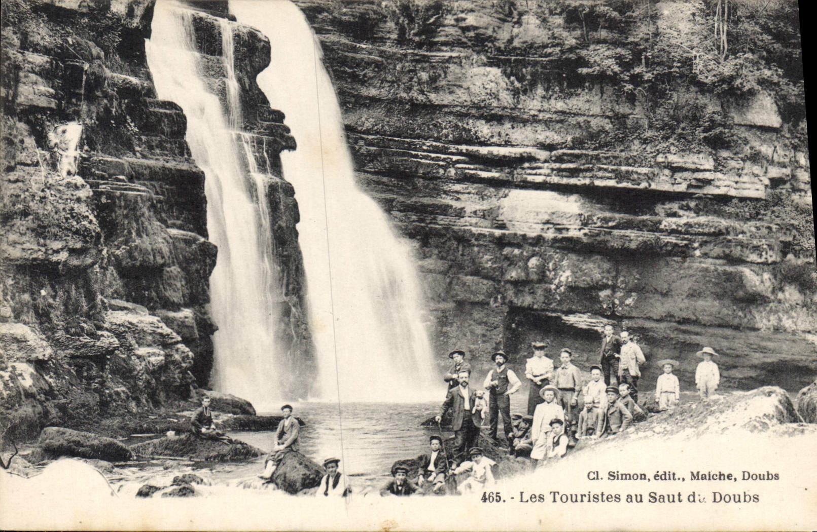 CPA Les Touristes Au Saut Du Doubs