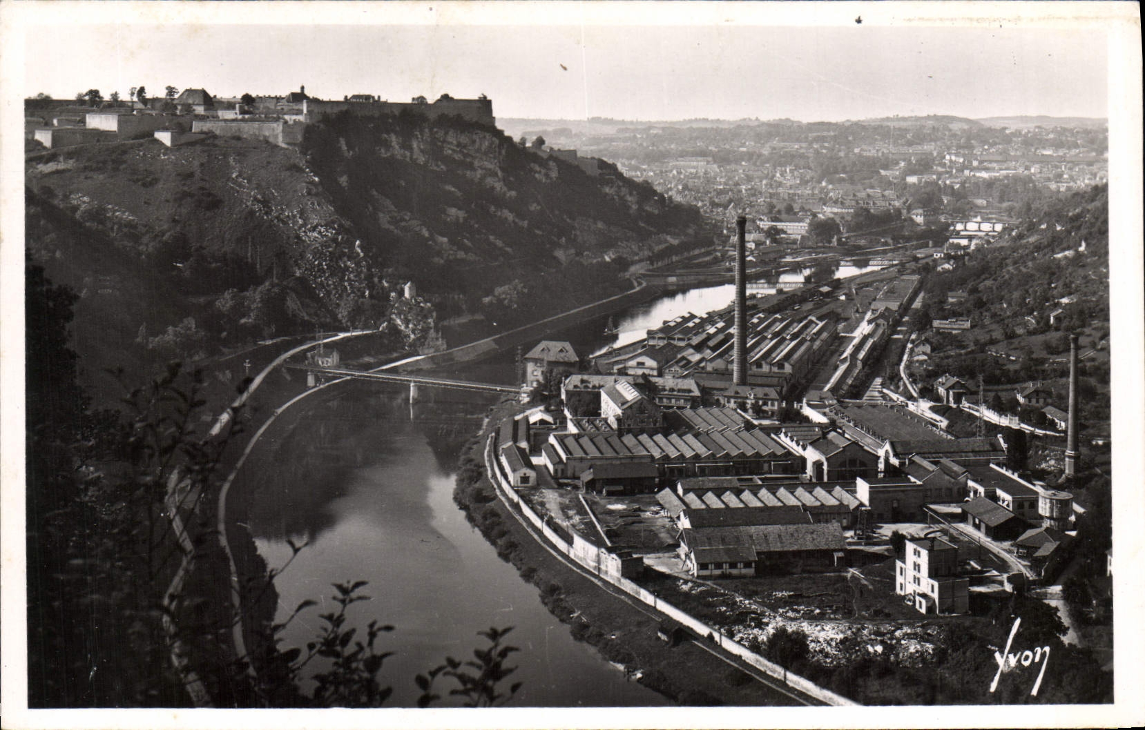 CPA Besancon Vue Sur La Citadelle Le Doubs Et La Ville