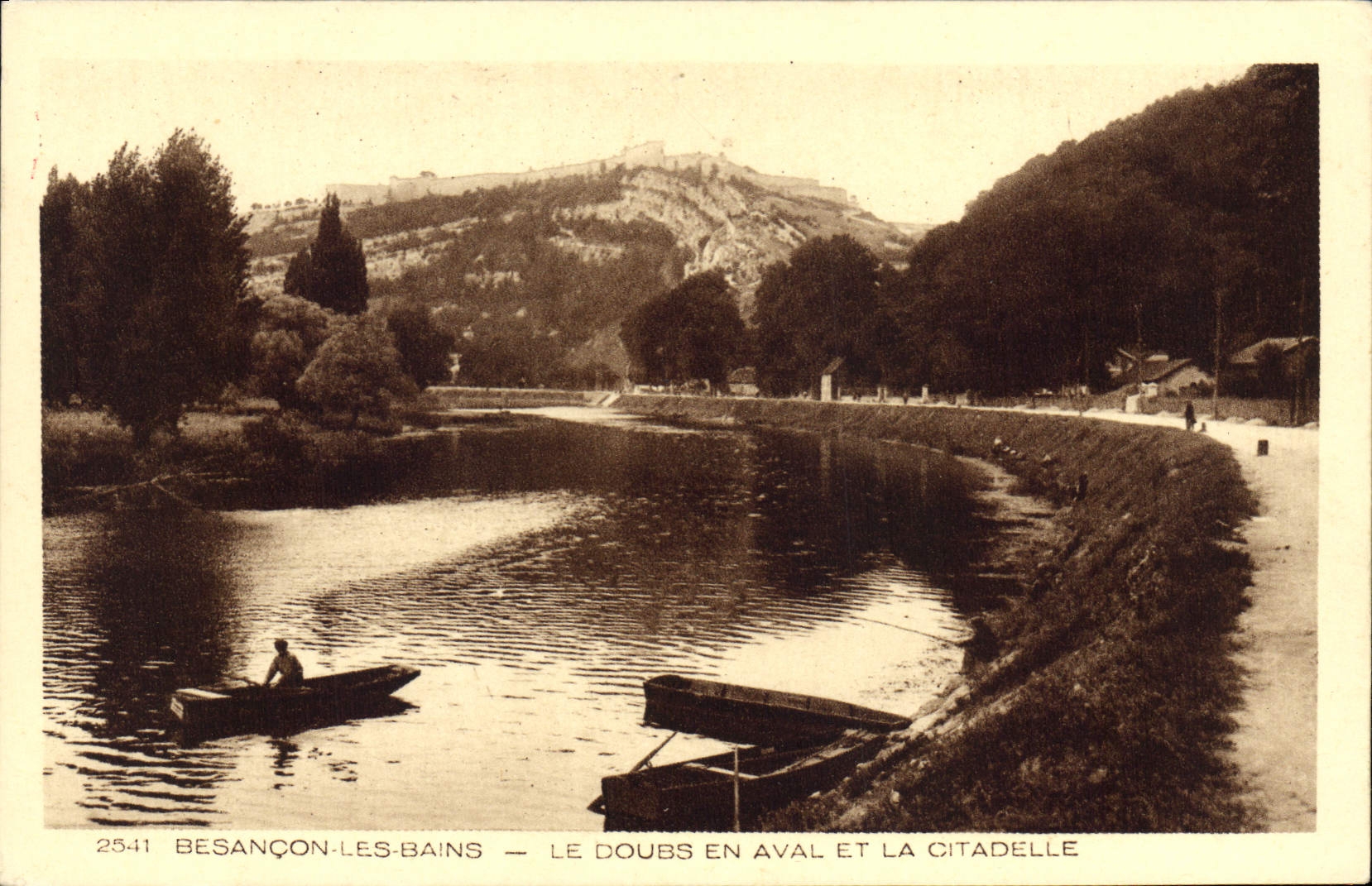 CPA Besancon Les Bains Le Doubs En Aval Et La Citadelle
