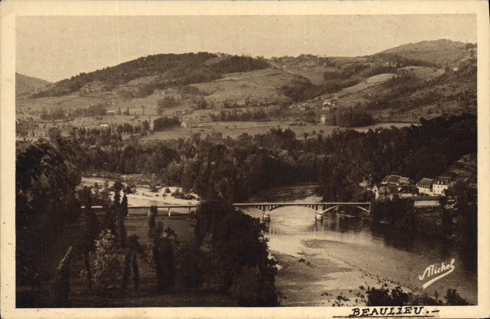 CPA Beaulieu Sur Dordogne Vue Generale Sur Altillac Le Pont