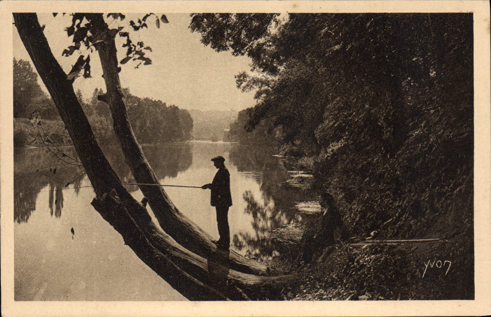 CPA La Region Du Limousin Partie De Peche Sur Les Bords De La Dordogne