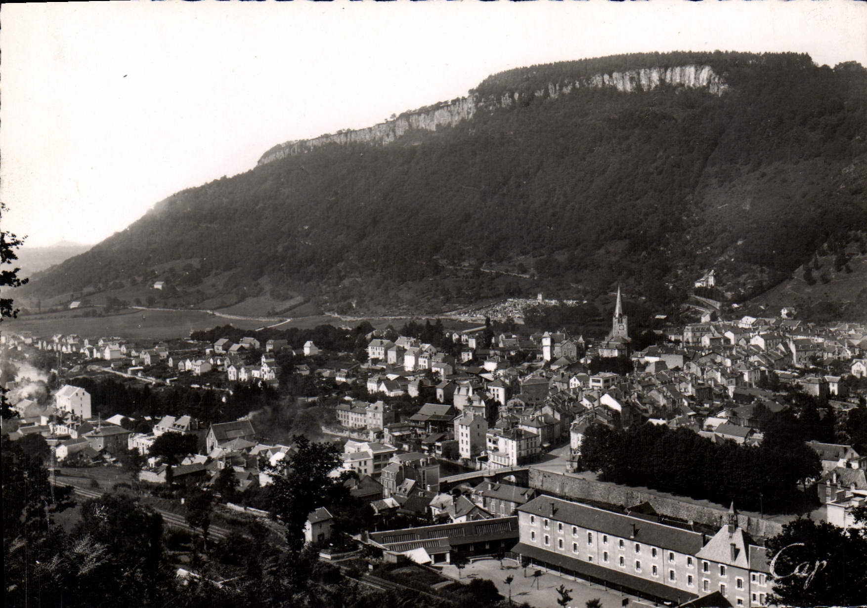 CPSM Bort Les Orgues Vue Generale Et Les Orgues