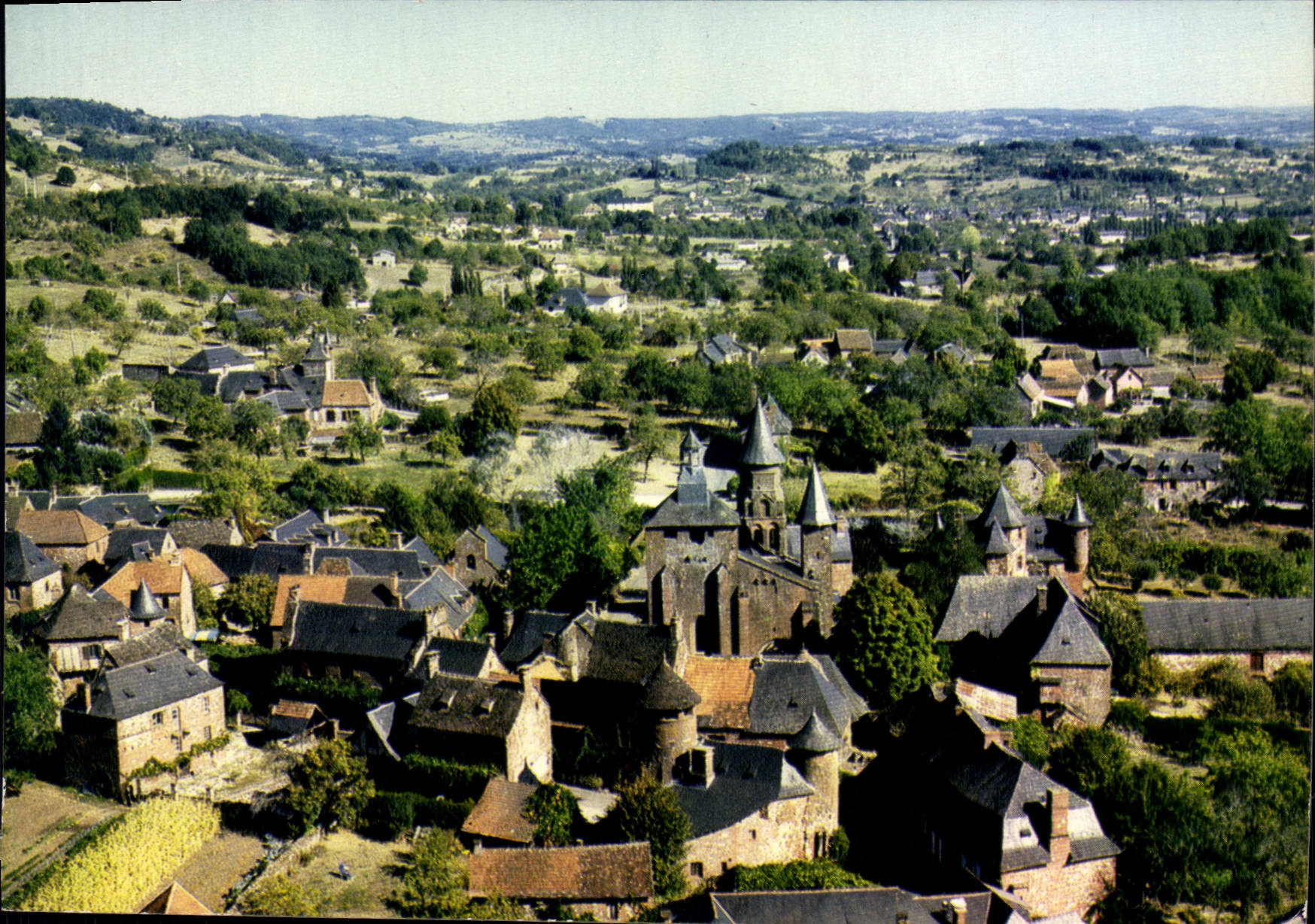 CPSM Collonges La Rouge Vue Panoramique Sur La Cite De Gres Peurpre