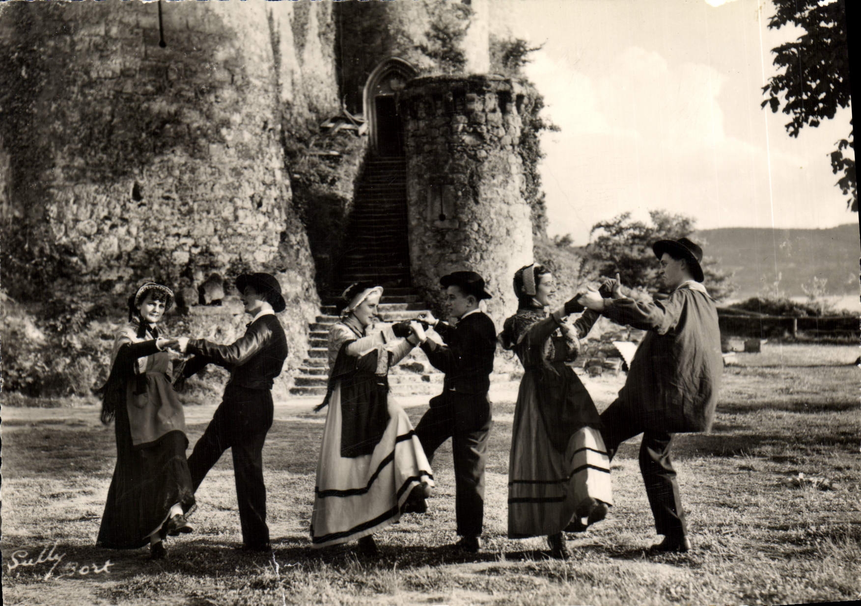 CPSM Bort Les Gounauds De Danse Le Cotillon Vert