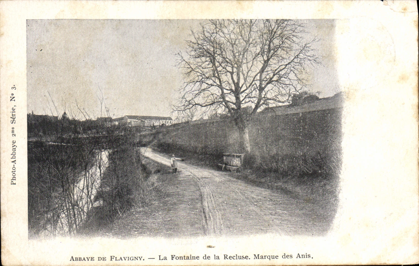CPA Abbaye De Flavigny La Fontaine De La Recluse Marque Des Anis