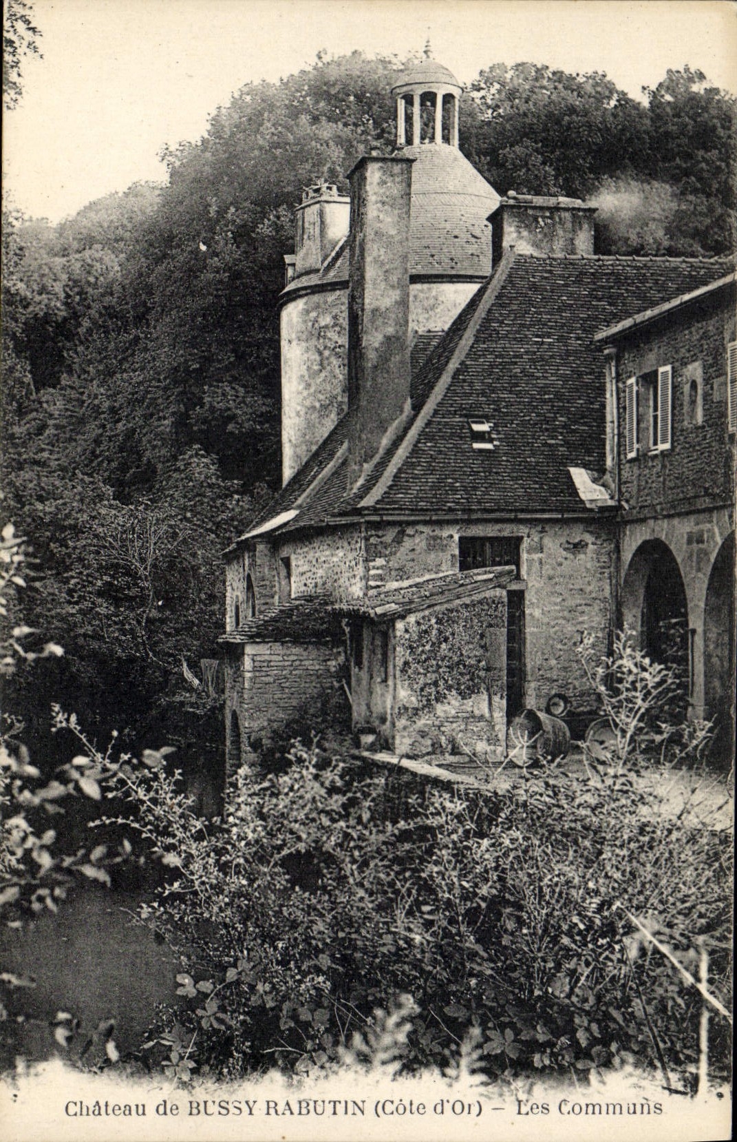 CPA Chateau De Bussy Rabutin Les Communs