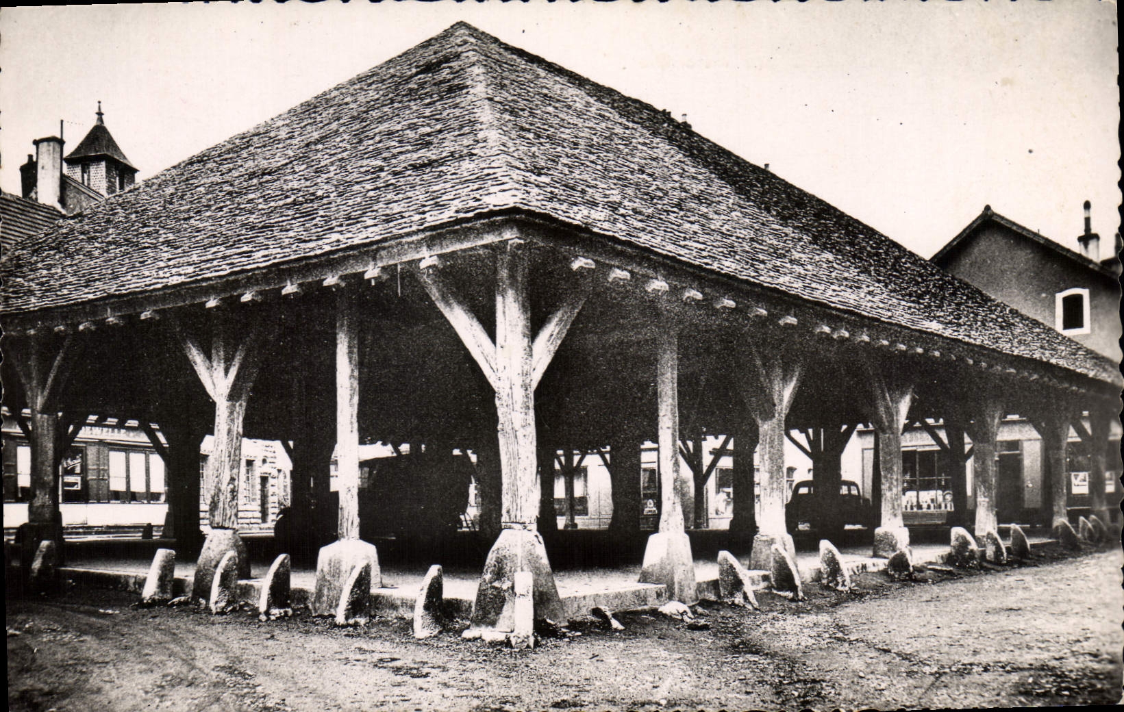 CPA Nolay Les Halles Monument Historique