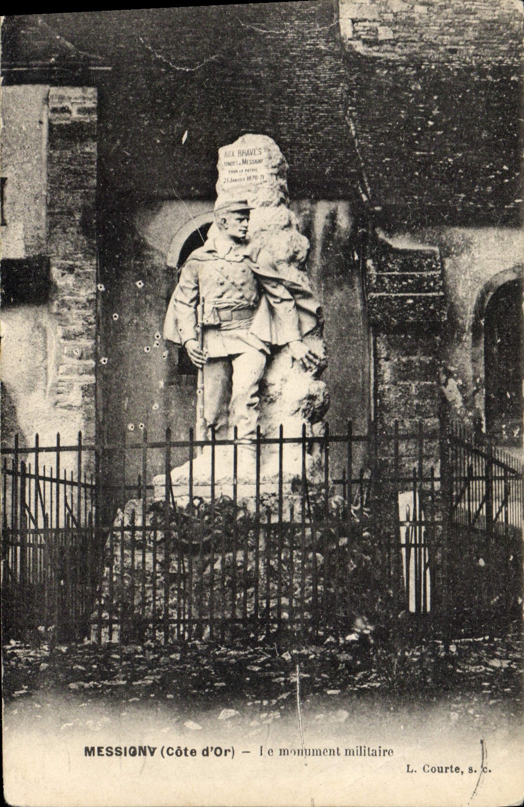 CPA Messigny Le Monument Militaire