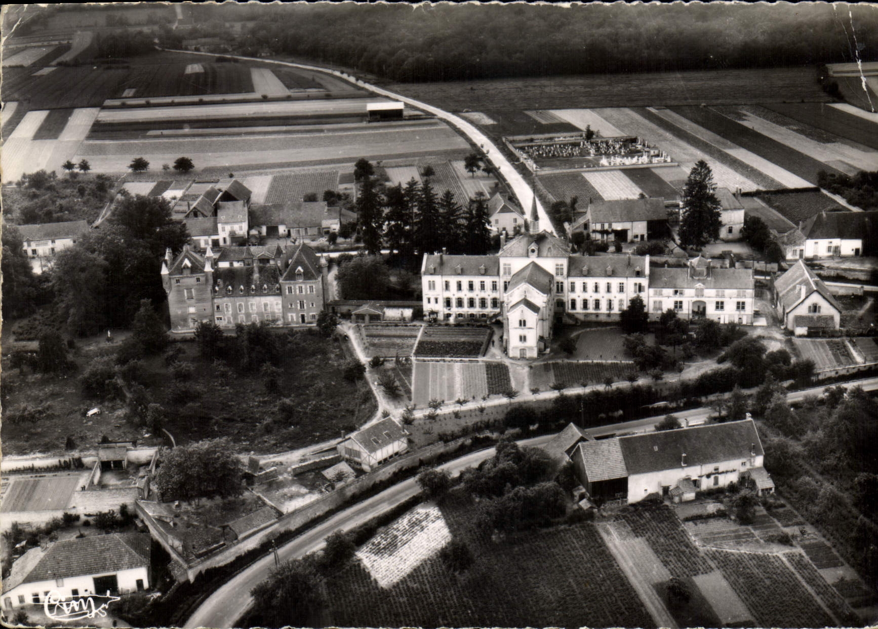 CPSM Athee Vue Aerienne Sur I'Hospice Moussier Et Le Chateau