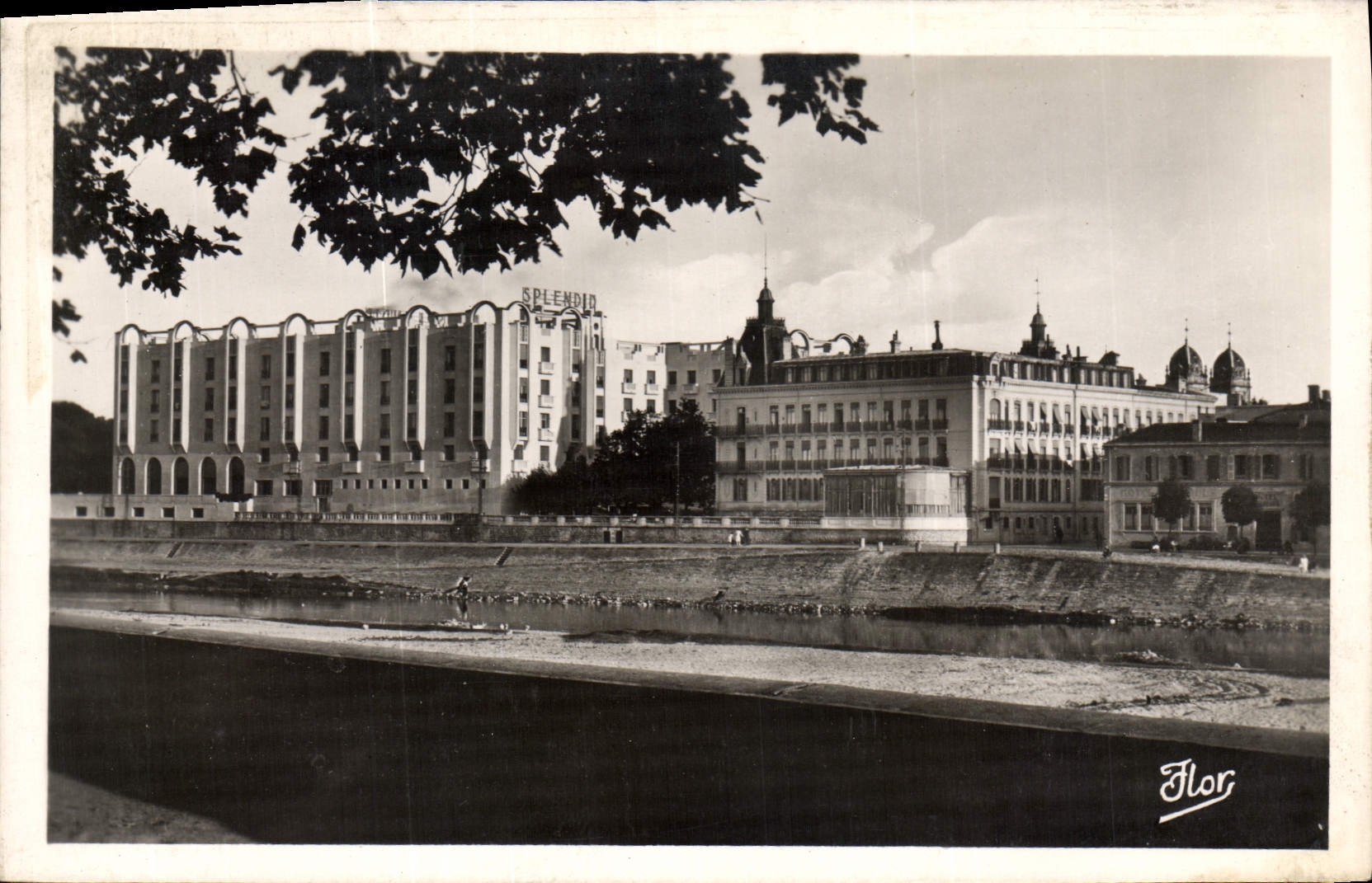 CPA Dax Landes L'Adour Vue des Hotels Thermoux