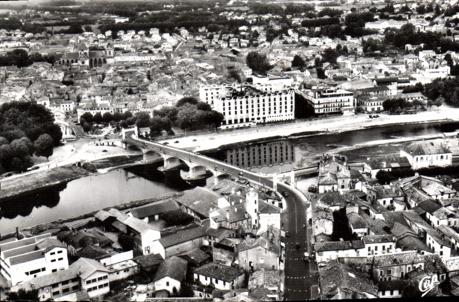 CPA Dax Landes L'Adour et l'Hotel S lenaid Vue Generale