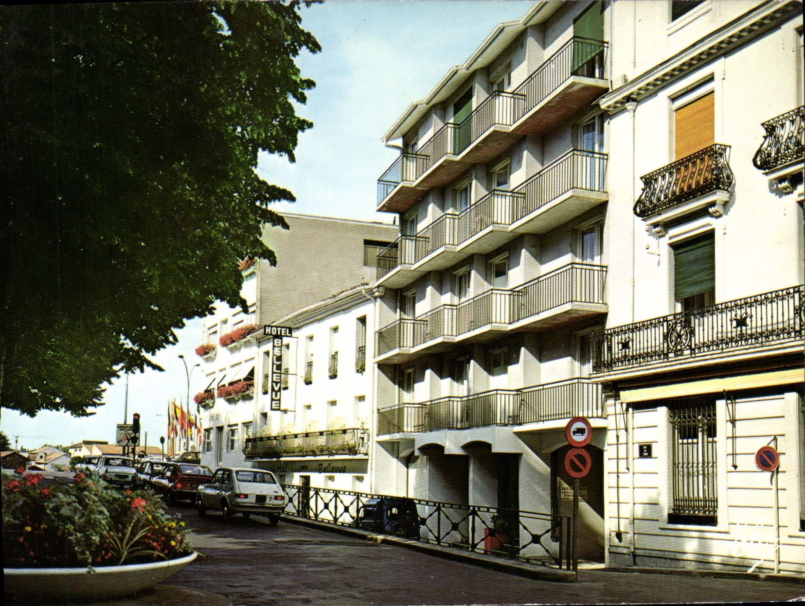 CPSM Dax Vue des Hotels du Pare de l'Hotel Bellevue et Hotel Thiers 