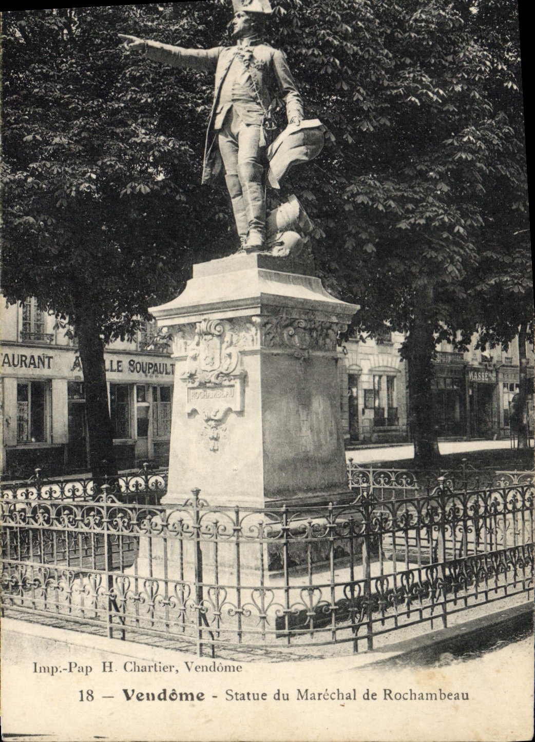 CPA Vendome Statue du Marechal de Rochambeau 