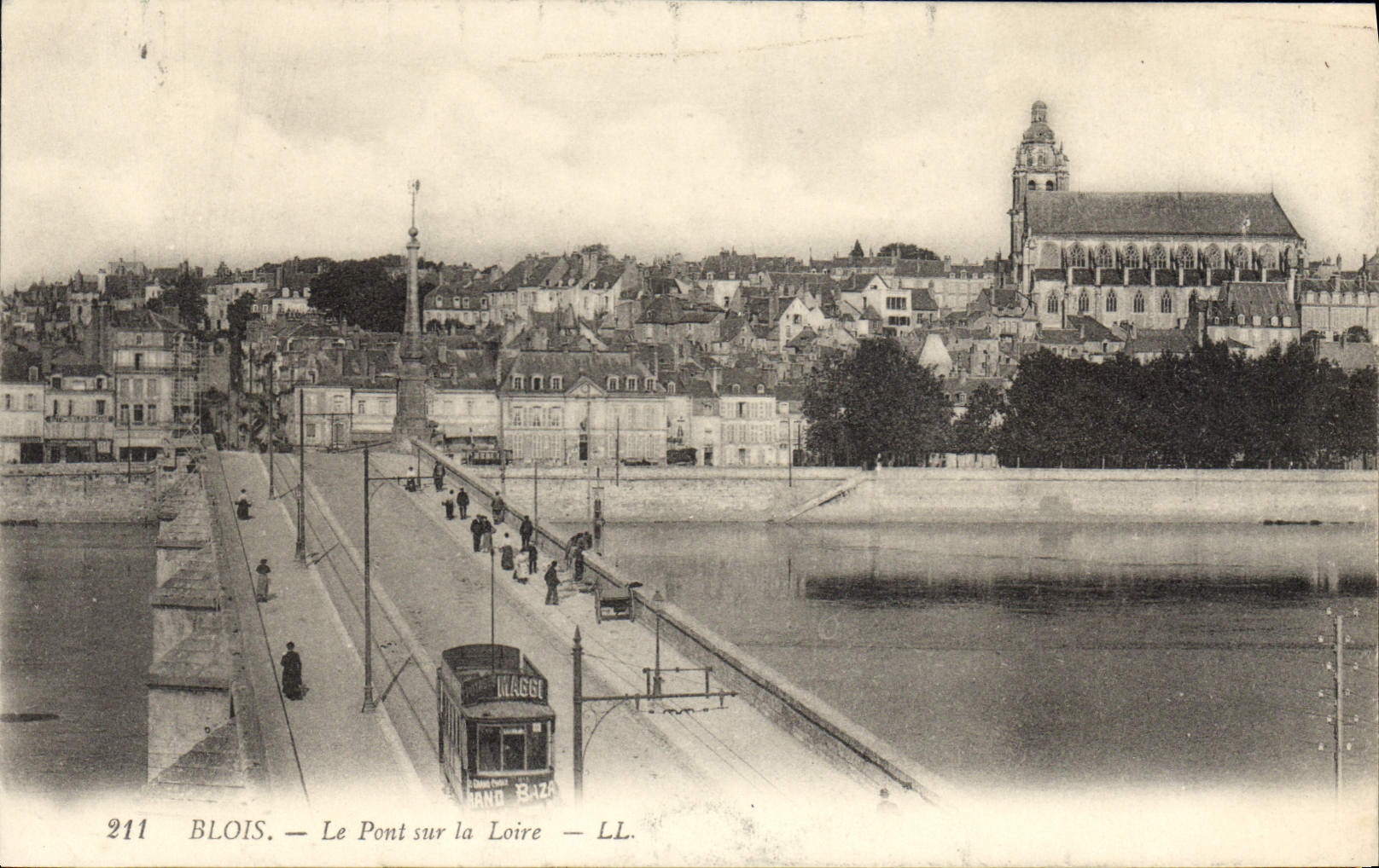 CPA Blois Le Pont sur la Loire 